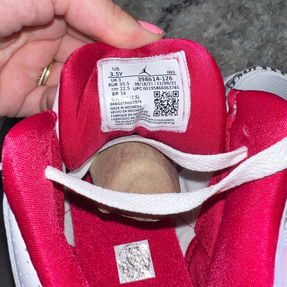 Air Jordan 3 ‘Cardinal Red’ Boys Sneakers - Picture 5 of 10